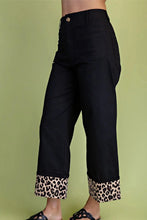 Load image into Gallery viewer, Plus Cropped Cuffed Leopard Pants
