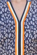 Load image into Gallery viewer, Navy Contrast Knit Top
