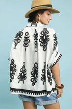 Load image into Gallery viewer, Cream and Black Oversized Top
