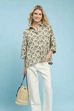 Load image into Gallery viewer, Cream and Black Fan Print Top

