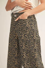 Load image into Gallery viewer, Leopard Jeans
